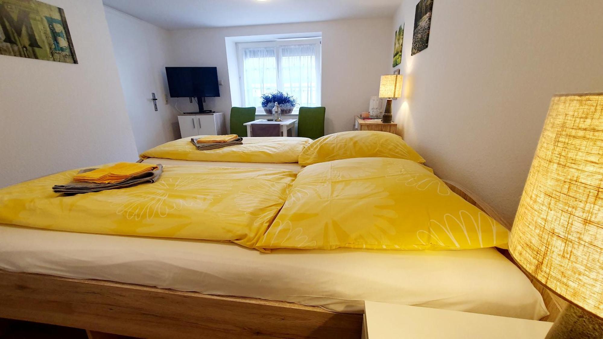 Apartment Gruener Fuerst Mit Sitzecke Im Innenhof & Naehe Park & Erdgeschoss Bad Muskau Zimmer foto